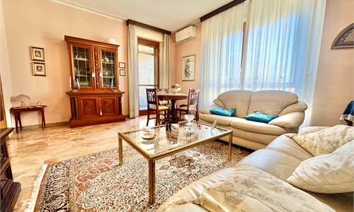 AMPIO E LUMINOSO TRE LOCALI CON TERRAZZO E BALCONI