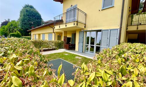 TRILOCALE ARREDATO CON GIARDINO E TAVERNA CLASSE A2