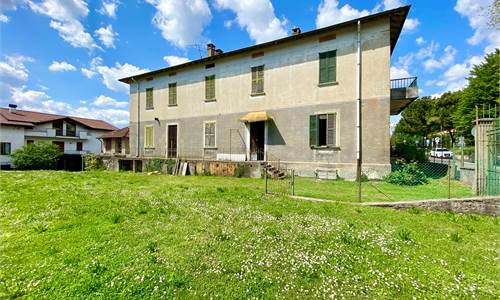 VILLA SINGOLA IN CENTRO PAESE!!!