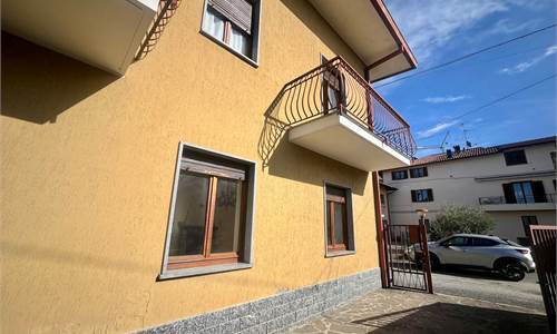 CASA INDIPENDENTE IN CORTE SENZA SPESE DI CONDOMINIO